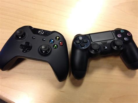 Playstation 4 Controller Vs Xbox One Controller