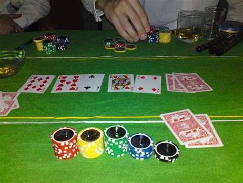 poker online z innymi graczami canada