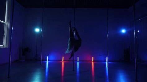 pole dance nude