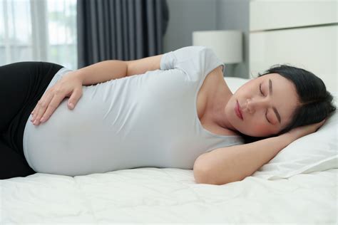 posisi tidur untuk mengurangi mual saat hamil muda