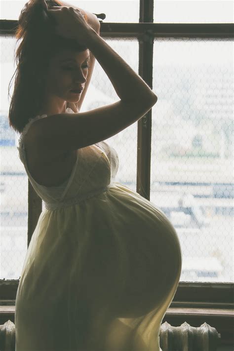 pregnant nud
