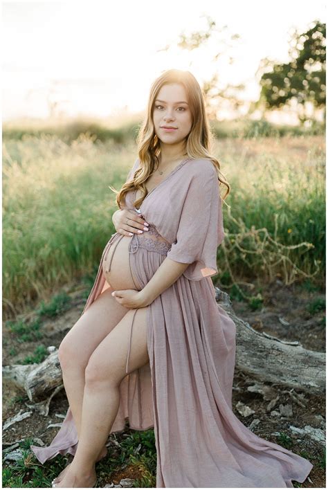 pregnant nude modeling