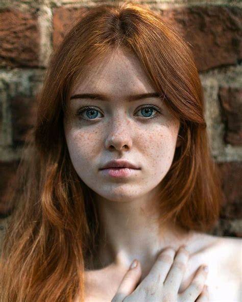pretty nude redhead
