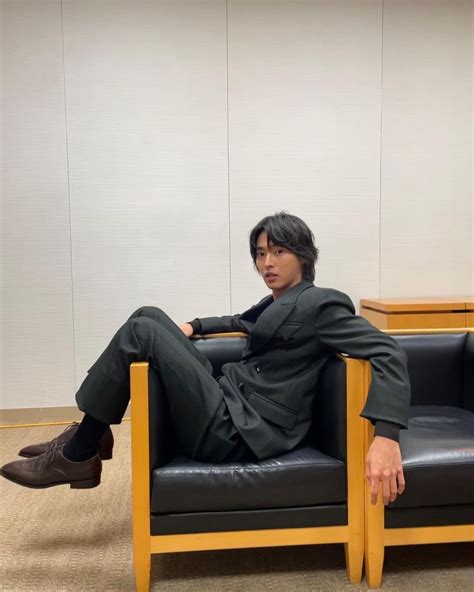 Profil Kento Yamazaki, Aktor Jepang yang Diisukan Pacaran 