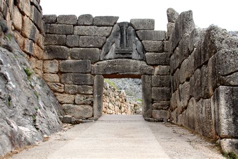 Puerta De Los Leones