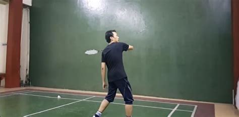 PUKULAN BACKHAND - Perubahan yang cepat dari posisi forehand ke backhand malah jadi