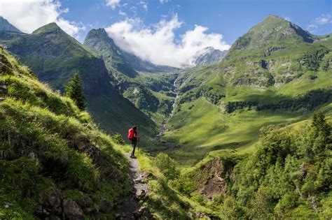 pyrenees day hikes
