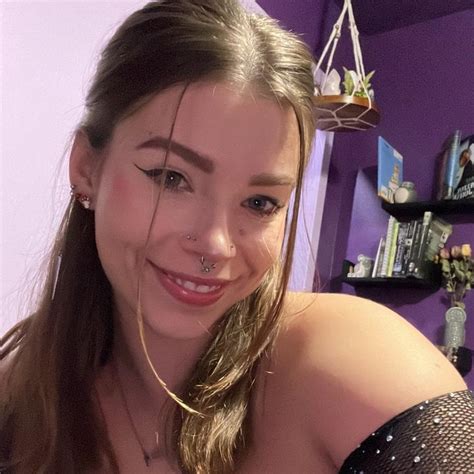queenegirlsback nude