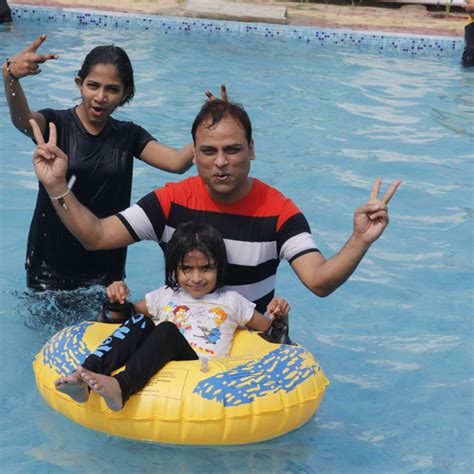 city photo by Florian Collier