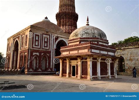 Quwwat Ul Mosque