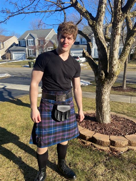 r/kilt on Reddit: Does this kilt look a bit small? I