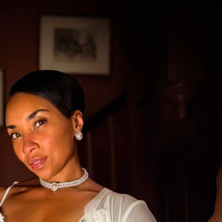 rae_champagne nude