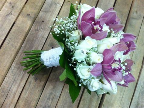Ramos de novia de calas y orquídeas: la combinación perfecta para tu boda.
