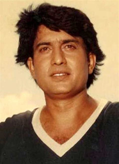 ravindra mahajani biography examples