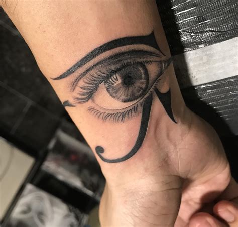 realistic eye of horus tattoo