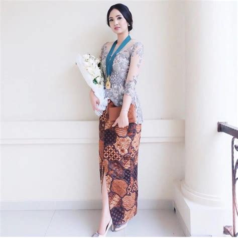 Rekomendasi Model Kebaya Yang Cocok Untuk Orang Gemuk Seragam Sinoman Batik Kombinasi - Seragam Sinoman Batik Kombinasi