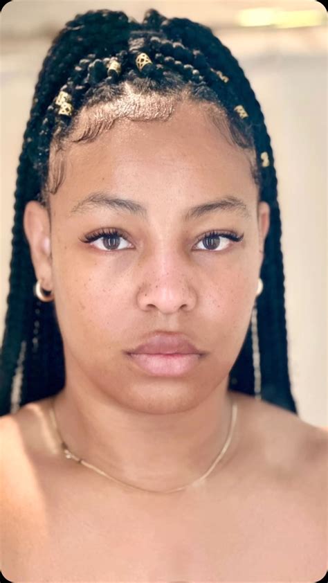 renadaneen nude