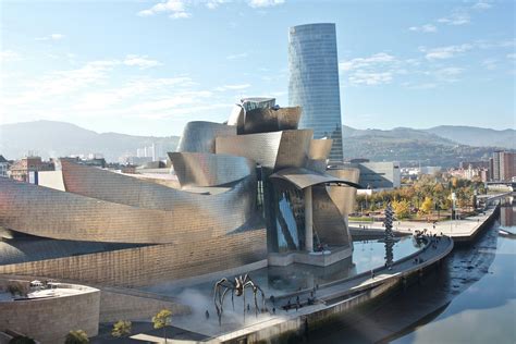 Renata: Guía Completa de la Exposición en el Museo Guggenheim Bilbao