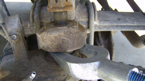 Read Repair U Joint And Ball Joint On 1994 Ford Ranger 4X4 