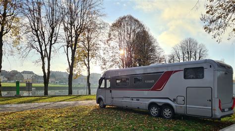 resa  tillsammans med  automobil  mot frankrike