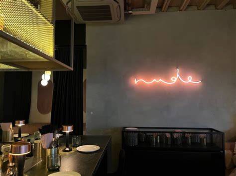 restaurant nude