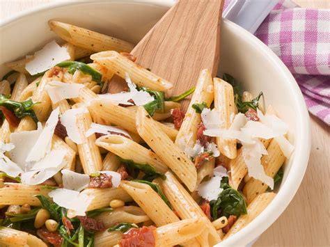 rezept pasta getrocknete tomaten pinienkerne