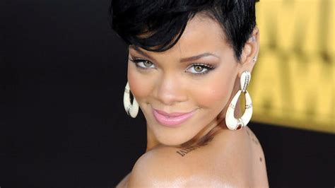 Rihanna nøgen