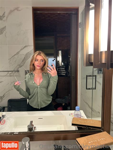 rileymae OnlyFans leaked content