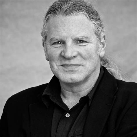 Robert L Peters