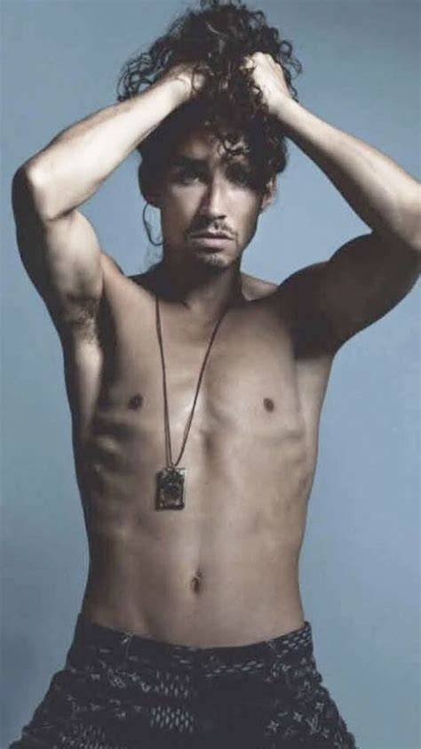 robert sheehan nude