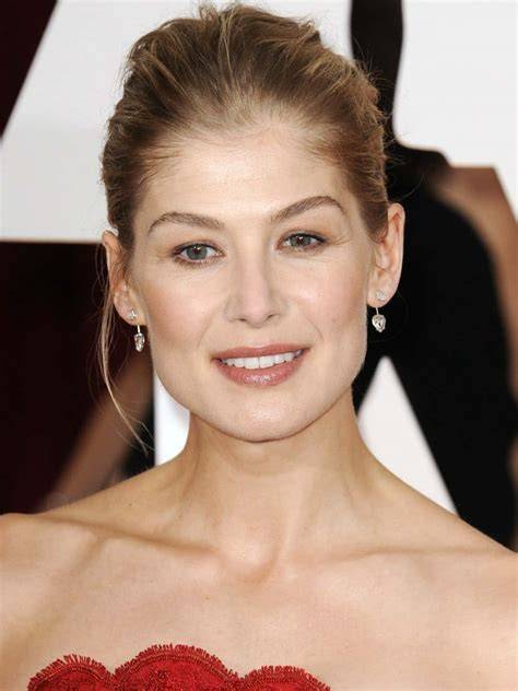 rosamund pike boosty