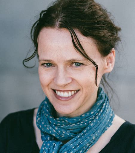 roslyn oades biography