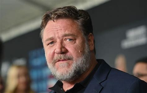 russell crowe height biography