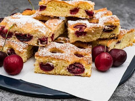 saftiger kirschkuchen vom blech mit quark