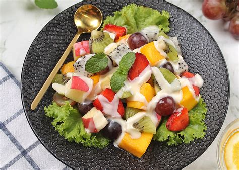 Salad Buah Segar, Sehat, dan Enak, Praktis Bikinnya!