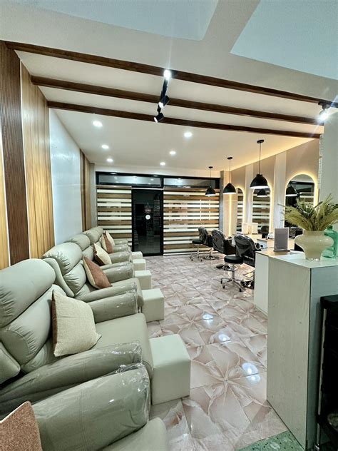 salon on main