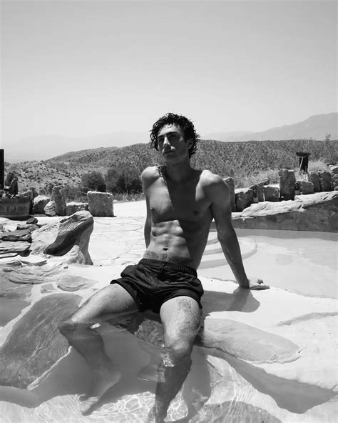 sam vicchiollo nude