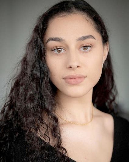 samiah khan biography examples