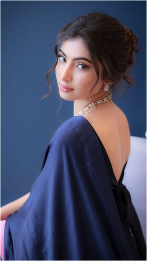 sara blue nude