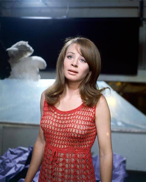 sarah miles nude
