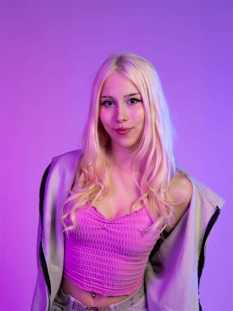 sarahtonin creator profile