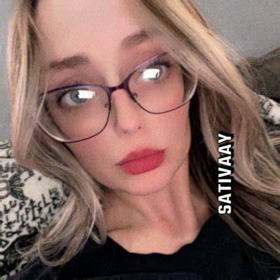 sativaay nude