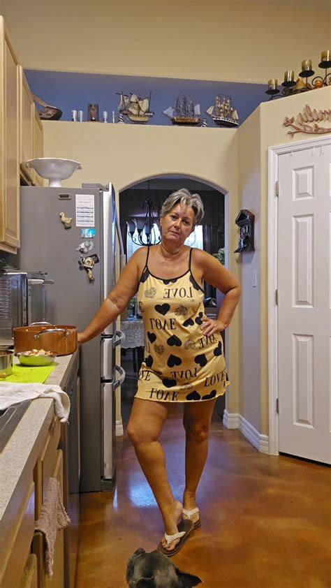 saundra1571 nude
