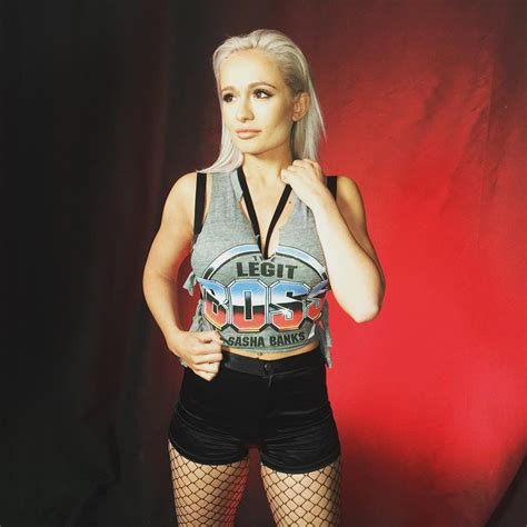 Scarlett Bordeaux Hot