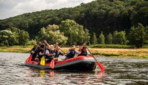 schlauchboot auf der elbe