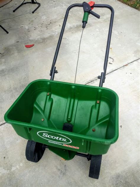 Scotts Speedy Green Broadcast Spreader
