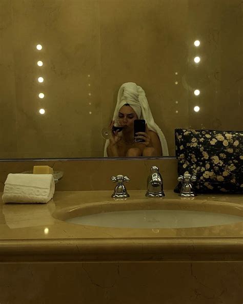 selfie mirror nudes