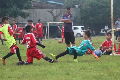 SEPAK BOLA MINI：Mini Soccer merupakan Variasi Sepak Bola di Lapangan Kecil