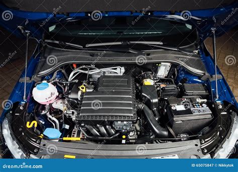 servostyrning bil under huven