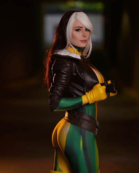 Sexy rogue cosplay